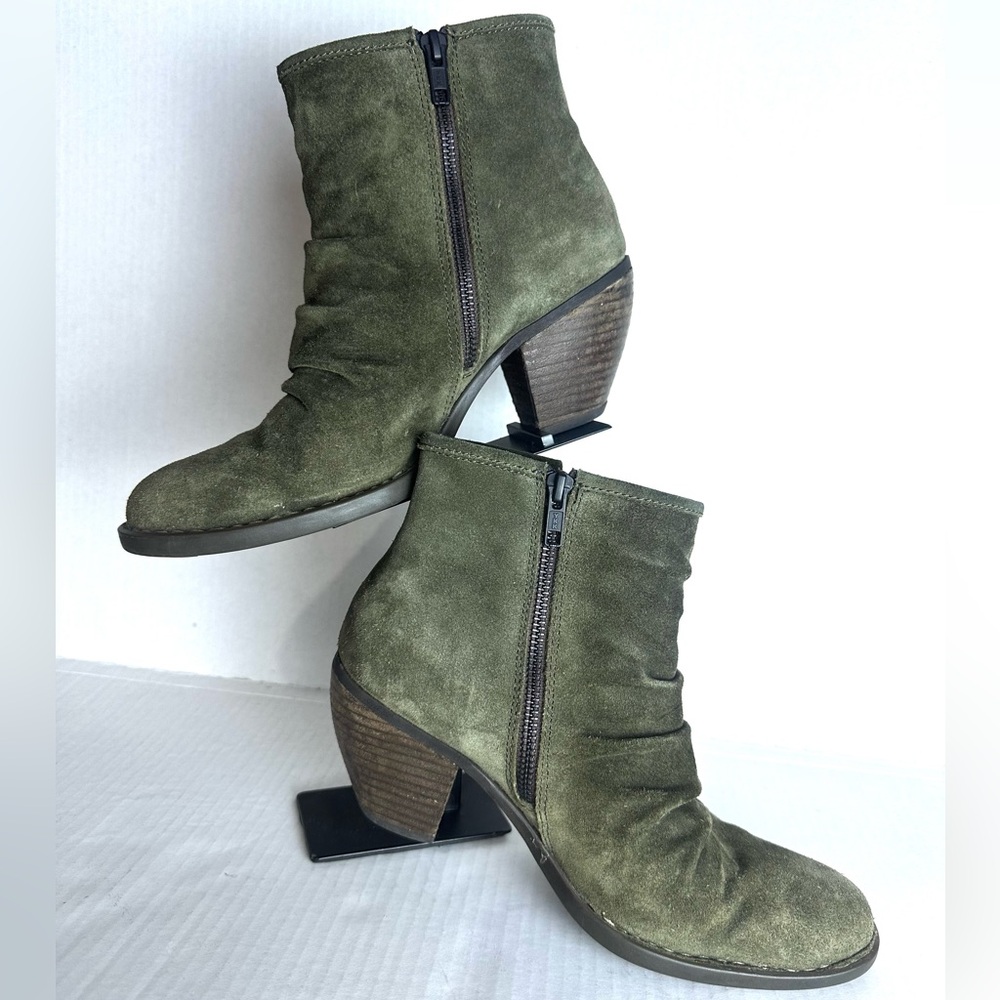❗️Born Green Leather booties Size 8
